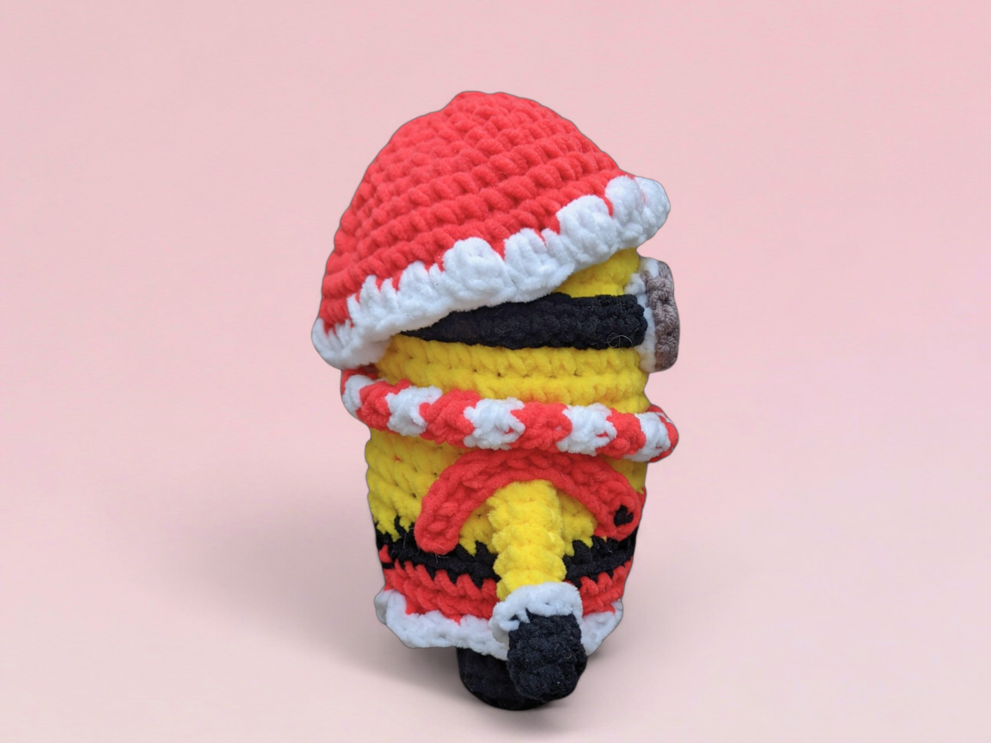 Santa Minion crochet pattern